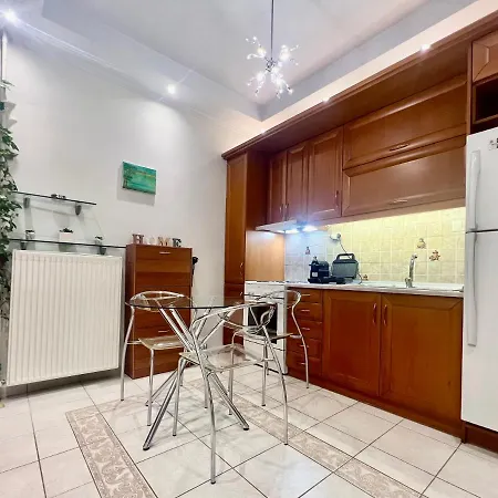 Elegant Downtown Retreat *