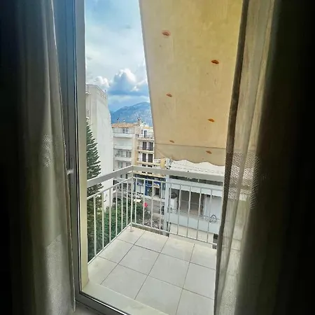 דירה Elegant Downtown Retreat