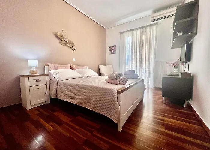 Elegant Downtown Retreat *