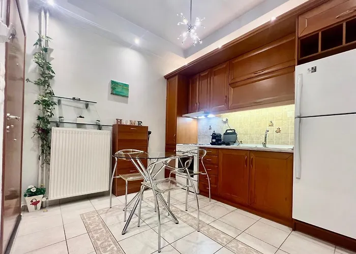 Elegant Downtown Retreat *