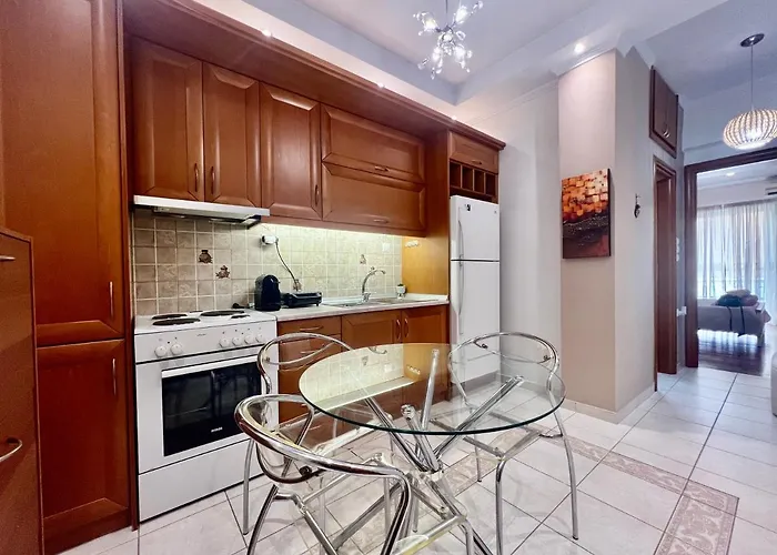 Elegant Downtown Retreat *