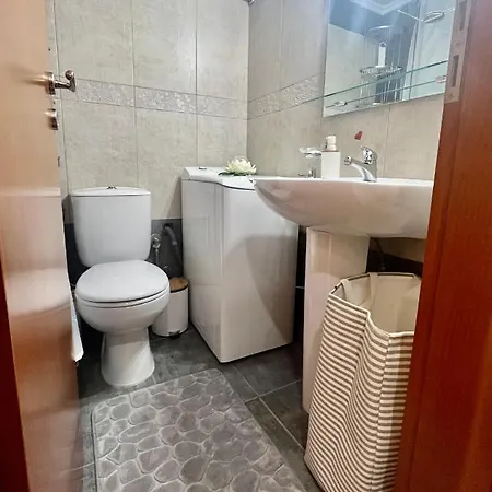 Elegant Downtown Retreat Апартаменты Каламата