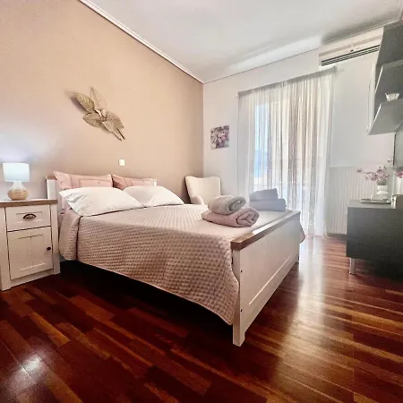 Elegant Downtown Retreat *