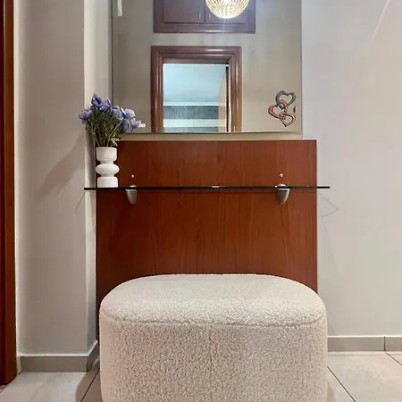 Elegant Downtown Retreat * Каламата