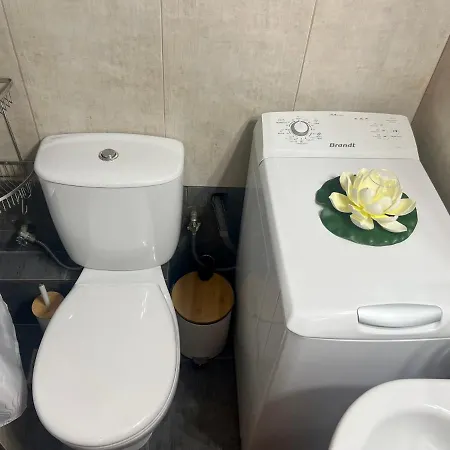 Elegant Downtown Retreat Каламата