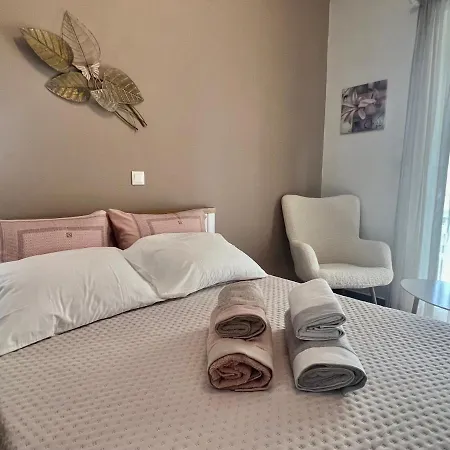 Апартаменты Elegant Downtown Retreat Каламата