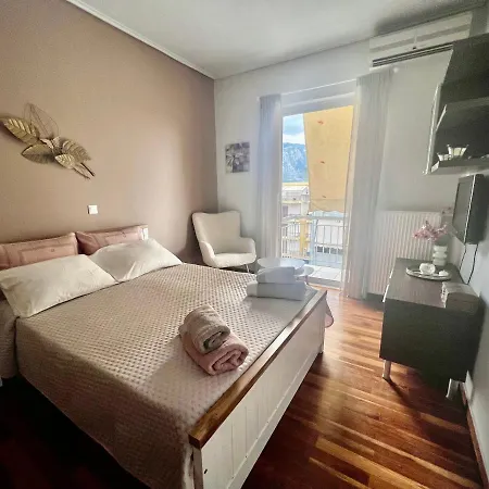 Elegant Downtown Retreat