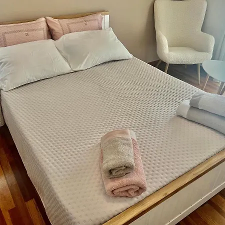 Elegant Downtown Retreat * 칼라마타