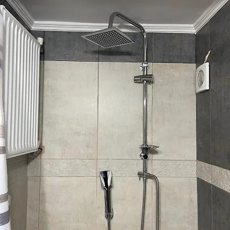 Elegant Downtown Retreat 칼라마타