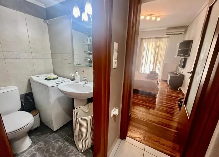 Elegant Downtown Retreat