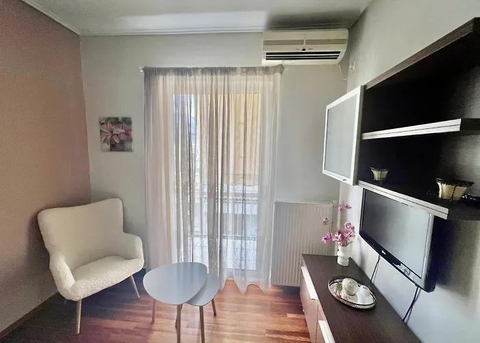 Elegant Downtown Retreat