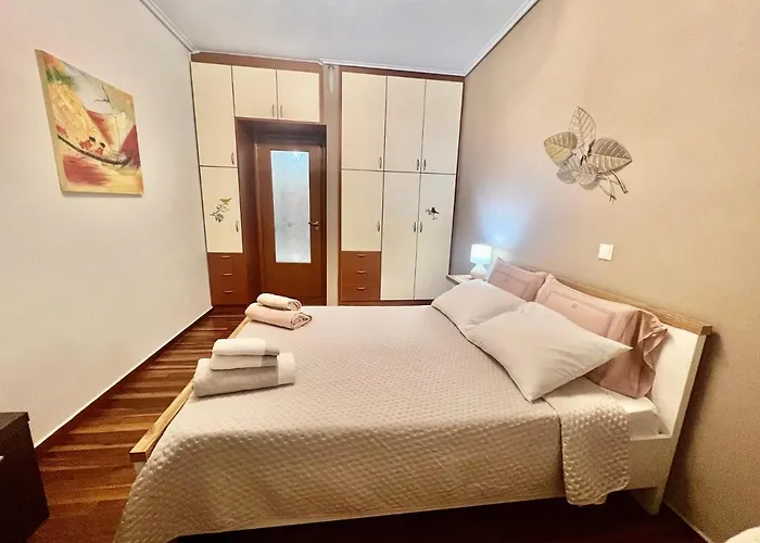 Elegant Downtown Retreat