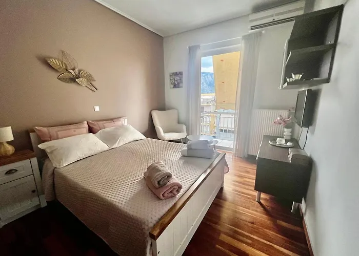 Elegant Downtown Retreat